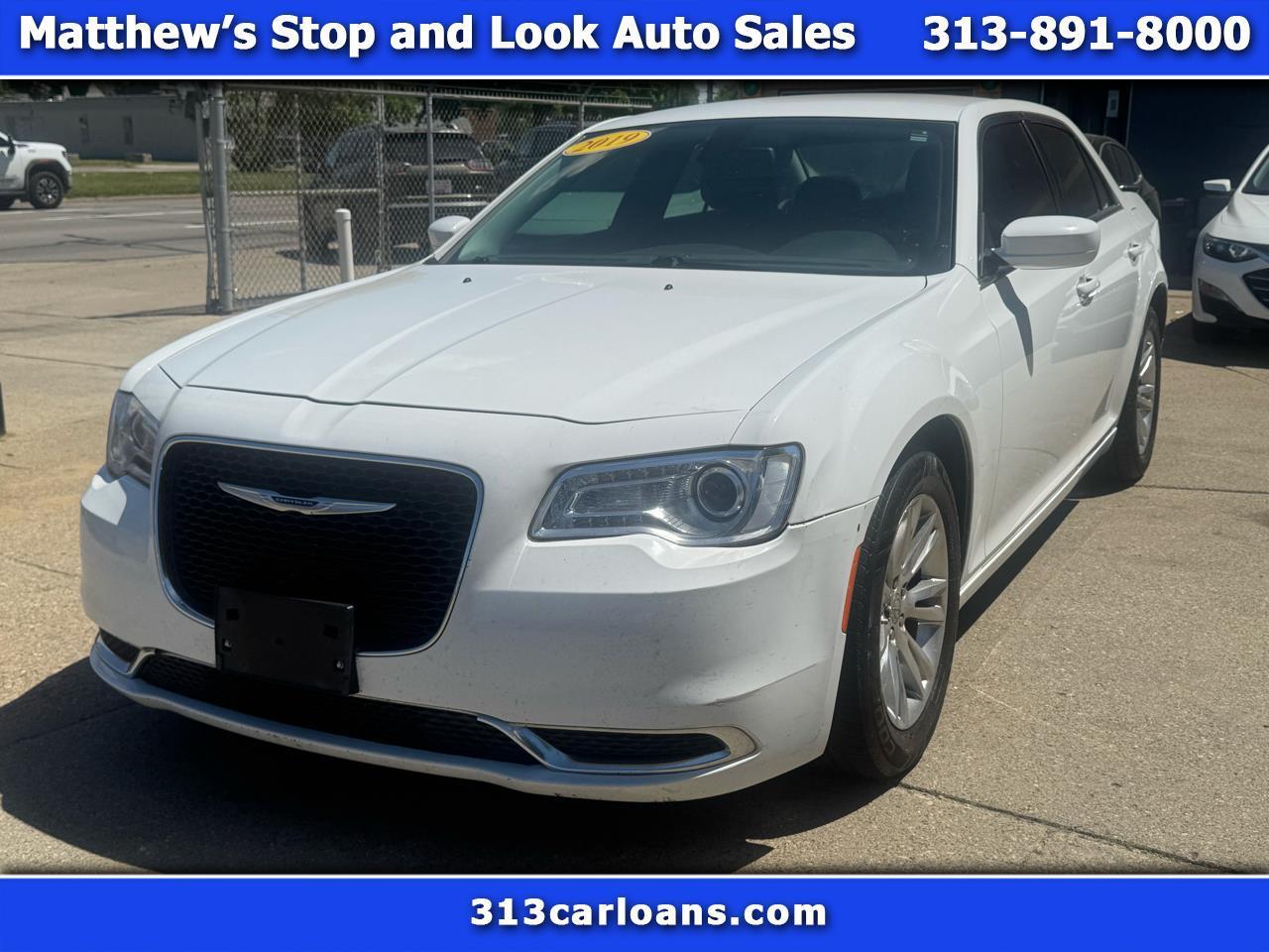 White 2019 Chrysler 300 Sedan Rear-Wheel Drive Automatic